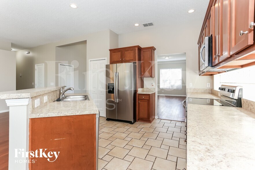 Building Photo - 8311 Abbeyfield Dr