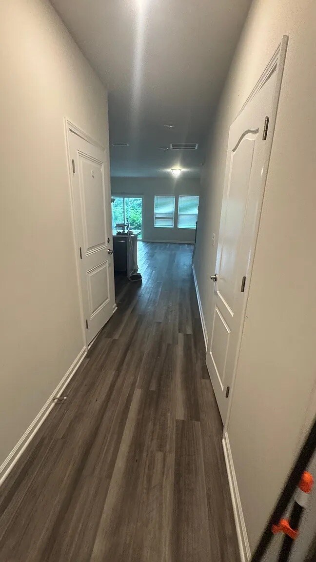 Building Photo - Room in Townhome on Joneshaven Dr