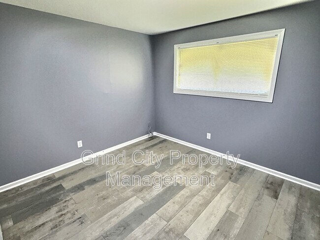 Building Photo - 395 Fairhope Rd