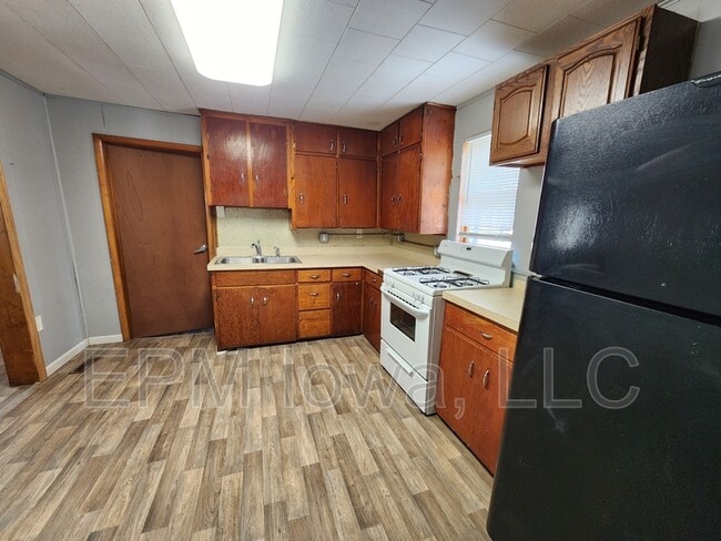 Building Photo - 403 9th Ave SW