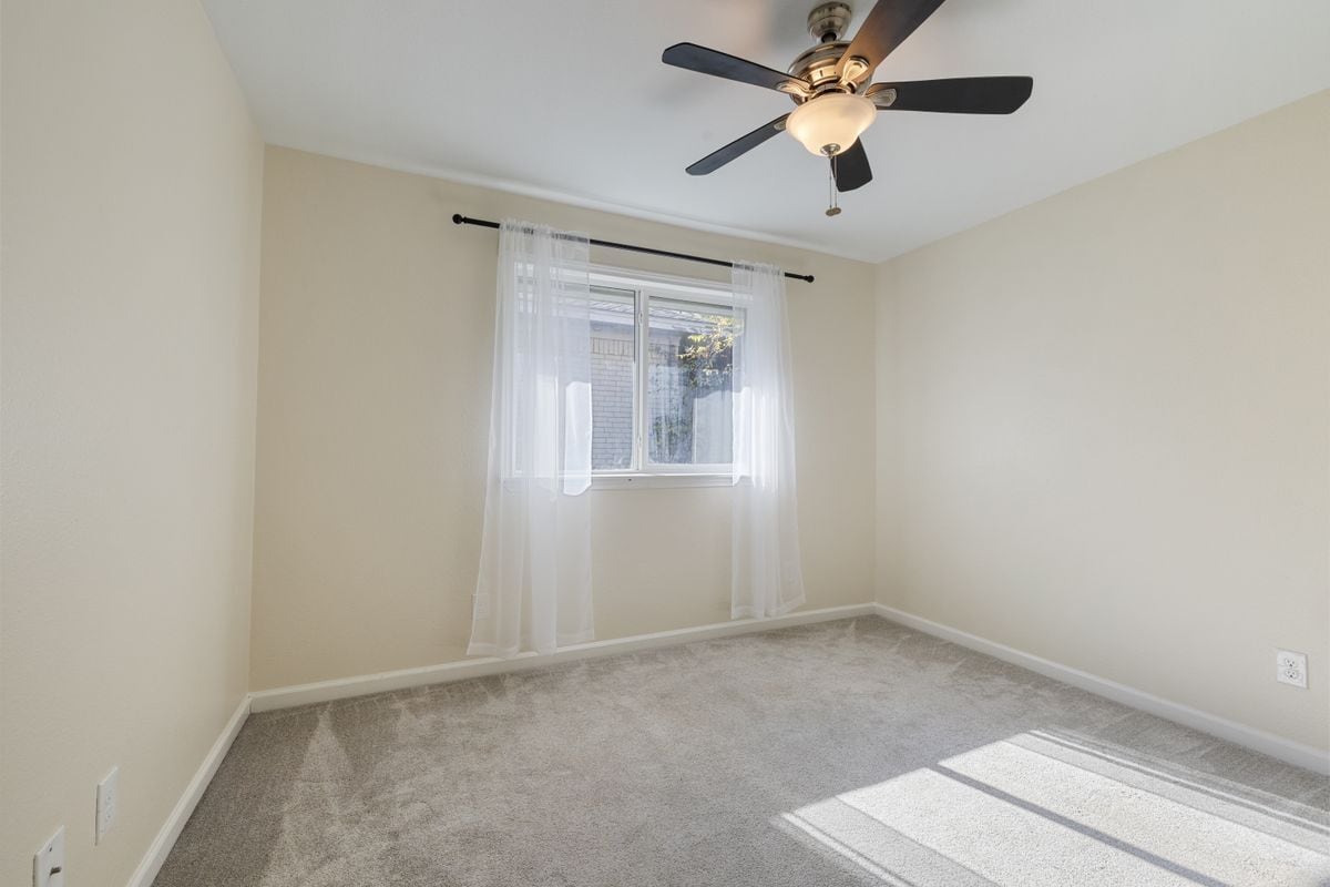 Building Photo - 1607 Malibu Dr