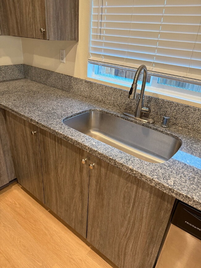 Building Photo - Solor Savings!  Beautiful modern interior with open floorplan for entertaining.  Large backyard w...