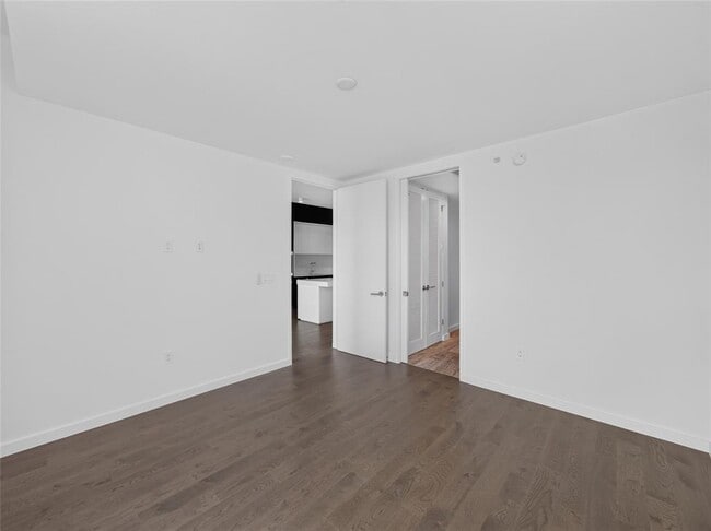 Building Photo - 313 W 17th St
