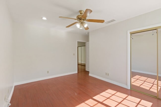 Building Photo - 15424 Mayall St