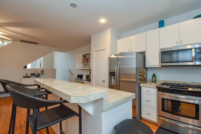 Building Photo - 9821 Sandra Ann Ct