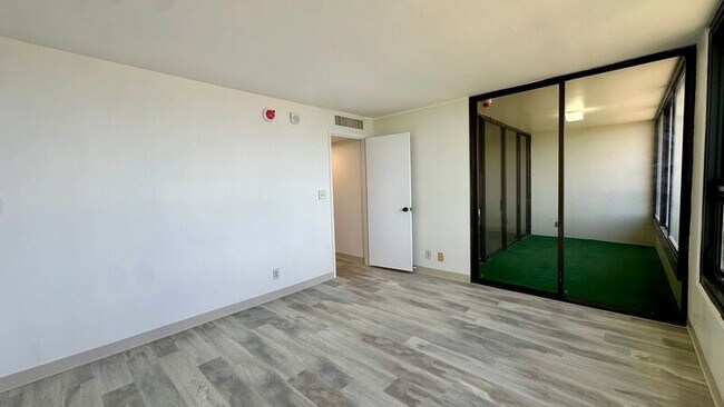 Building Photo - 1600 Ala Moana Blvd