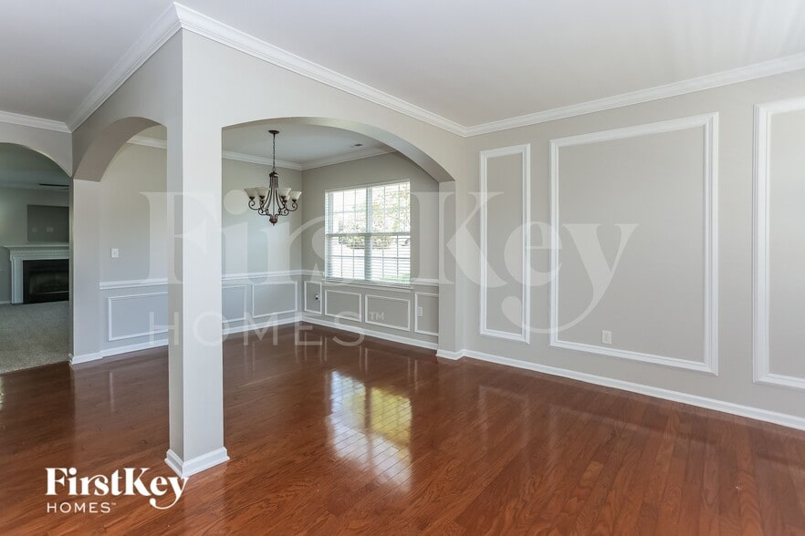 Building Photo - 2300 Silver Run Dr