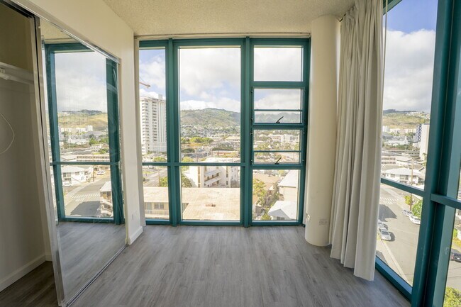 Building Photo - Bright 3-Bedroom Honolulu Condo with 2 Parking Stalls – $3,250/Month
