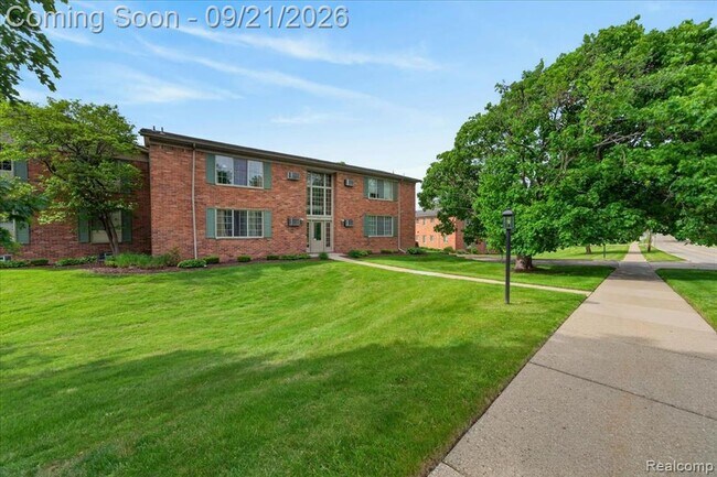 Building Photo - 454 Romeo Rd