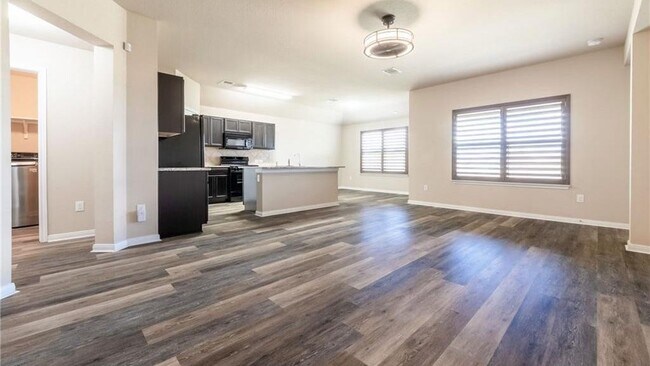 Building Photo - 436 Musgrav-