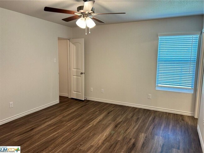 Building Photo - 205 Dolphin Dr