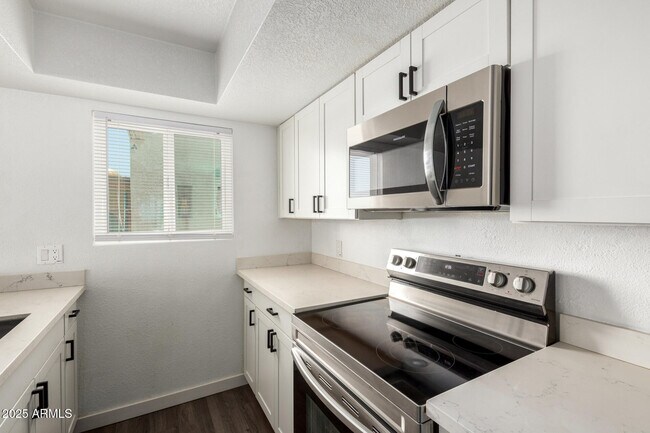 Building Photo - 1822 N 32nd St