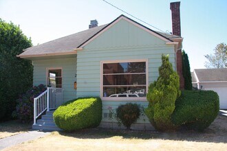 Building Photo - 2bd/1ba Seattle House