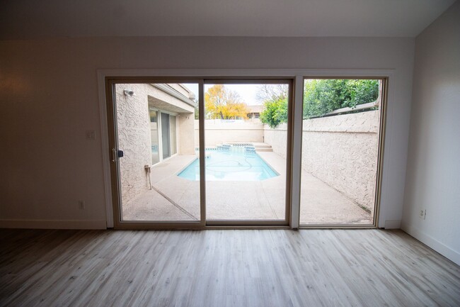 Building Photo - Scottsdale - McCormick Ranch Home - 3 Bedr...