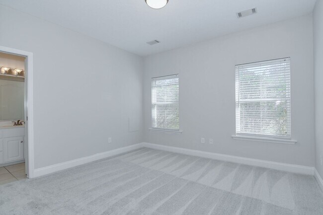 Building Photo - Large House on 3.5 Acres in Harlem