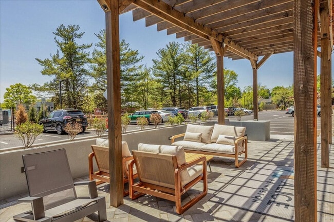 Building Photo - 365 Terhune Rd