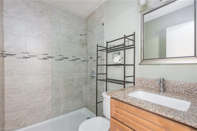 Building Photo - 1226 Little Bay Ave