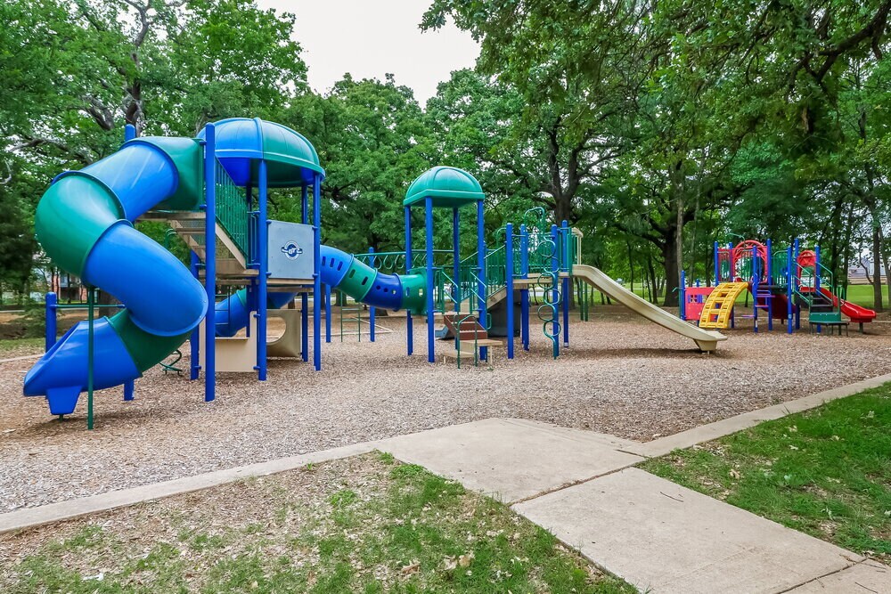 Building Photo - 3645 Fairview Dr