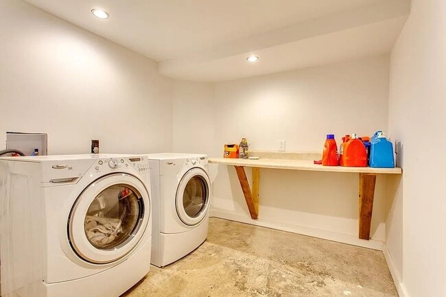 Building Photo - Charming 2 bedroom house in South Knox!