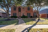 Building Photo - 9943 Red Cedar Dr