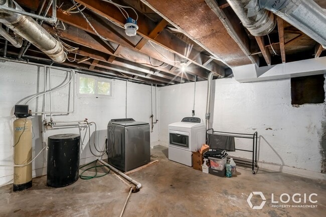 Building Photo - Spacious Home in Ogden!