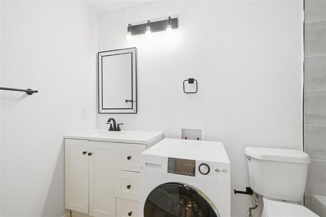 Building Photo - 2705 Windswept Cove