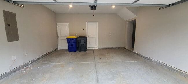 Building Photo - 4560 Mikajack Dr SE