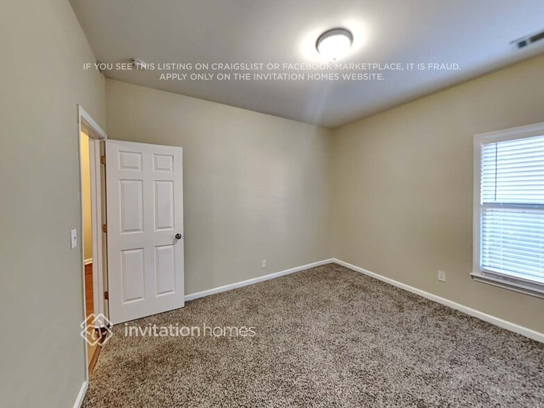 Building Photo - 2015 Henderson Way NW
