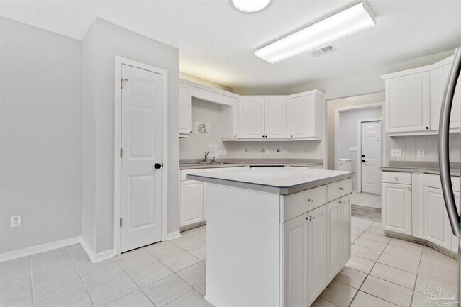 Building Photo - 9075 Caribbean Dr