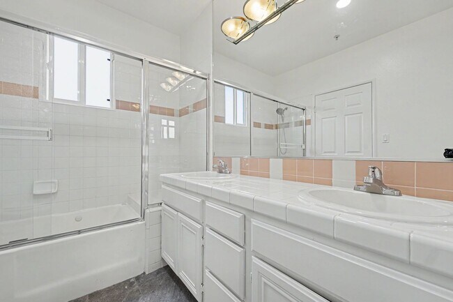 Building Photo - Remodeled 3BD Corner Townhome + Dual Primary Suites + Views | Bella Montana