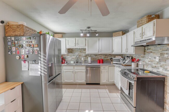 Building Photo - 3442 Lila Dr