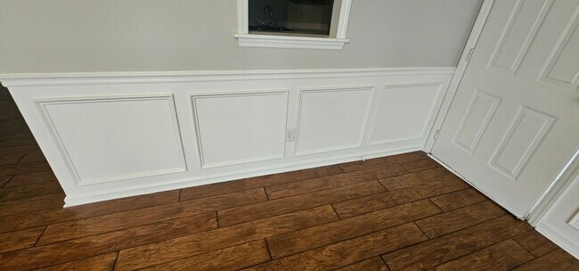 Building Photo - Stop Looking, Start Living!! Apply today