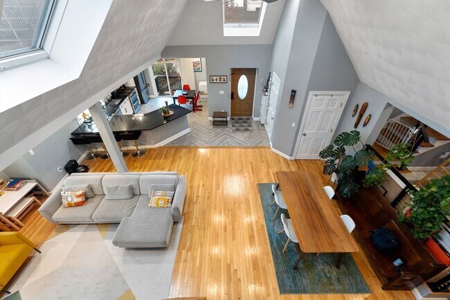 Building Photo - 890 Winthrop Ave