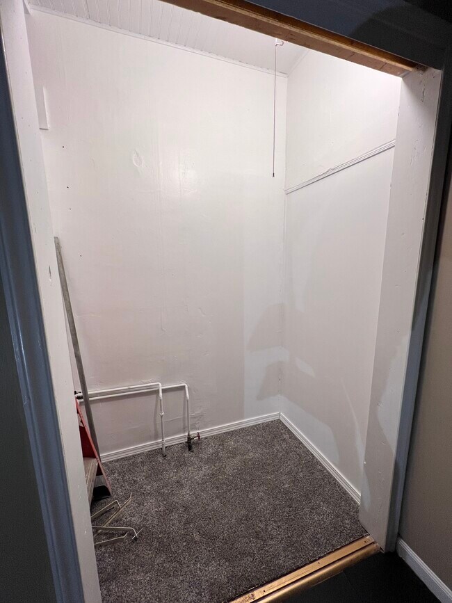 Building Photo - 2129 Delmar Ave