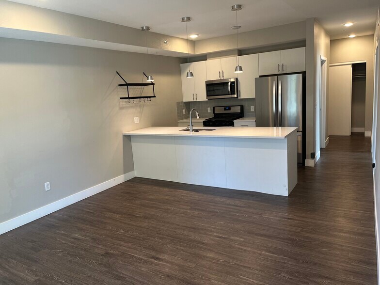 Living room/Kitchen - 2374 S University Blvd