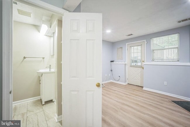 Building Photo - 1613 Fieldthorn Dr