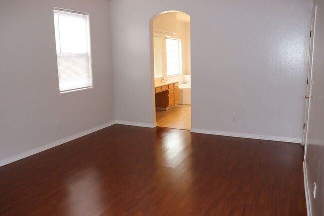 Building Photo - Beautiful West Side Home in Gated Community