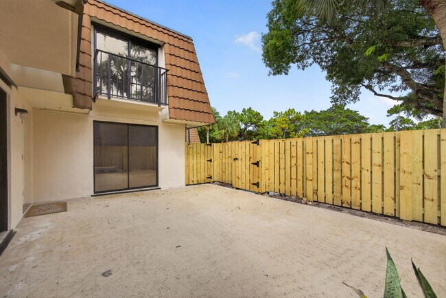 Building Photo - 183 Charter Way