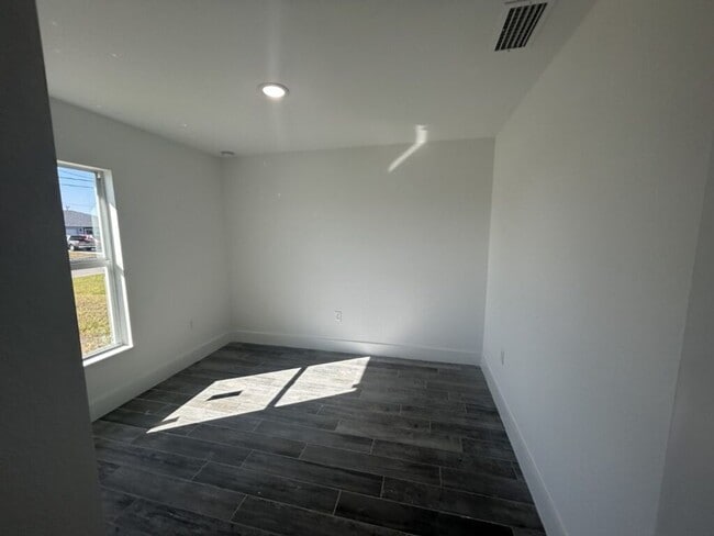 Building Photo - 1801 NW 13th Terrace