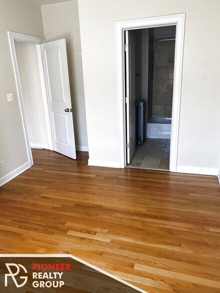 Building Photo - 3921 N Pine Grove Ave