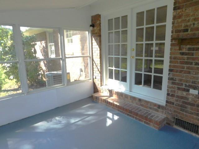 Building Photo - 879 Forest Ridge Dr SE