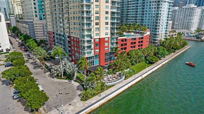 Building Photo - 1155 Brickell Bay Dr