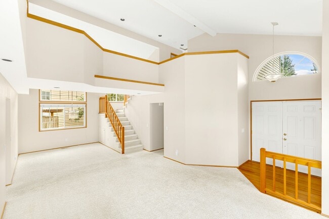 Building Photo - Beautiful and Bright 3 Bedroom Home in Klahanie