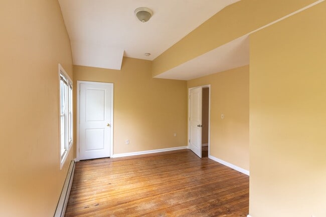 Building Photo - 4 Bedroom Single Family Cape
