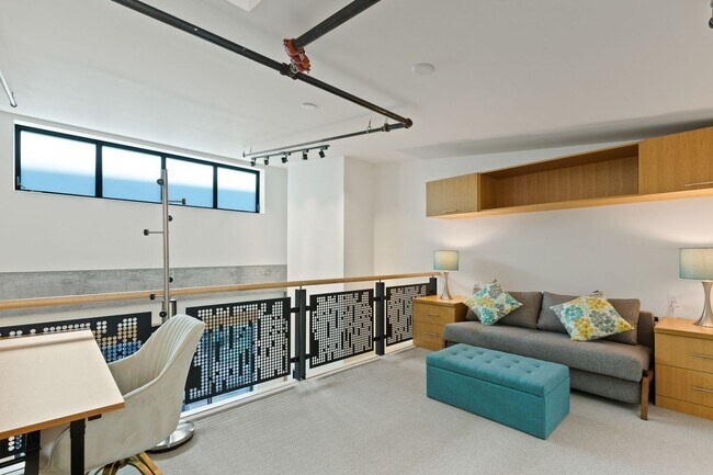 Building Photo - Pearl District Townhome