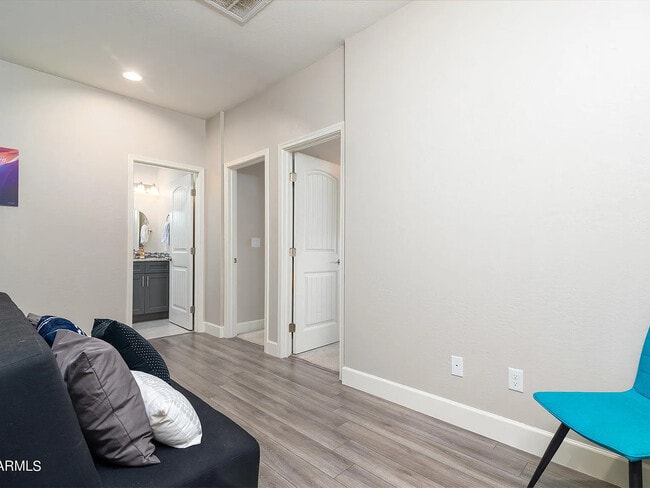 Building Photo - 1406 W Main St