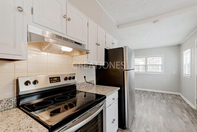 Building Photo - NOW OFFERING HALF OFF THE FIRST FULL MONTH...