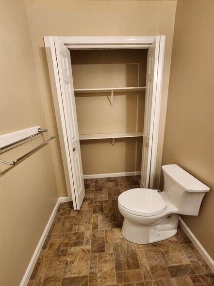 Building Photo - 27 Van Buren Ave