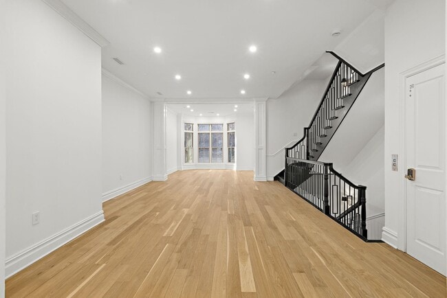 Building Photo - 16 Regency Pl