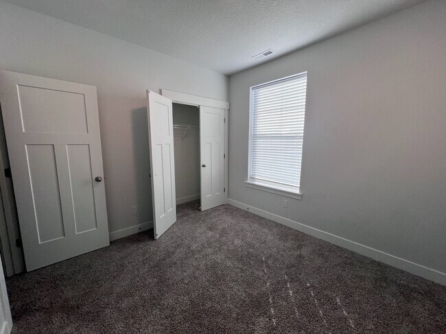 Building Photo - 338 W 410 N St